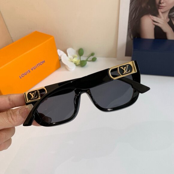 Louis Vuitton Black Sunglasses main image 4